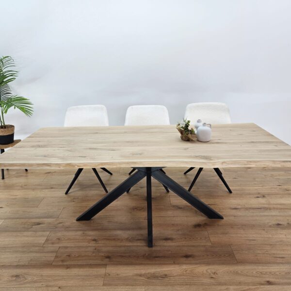 Eiken boomstam tafel met matrixpoot Sandi
