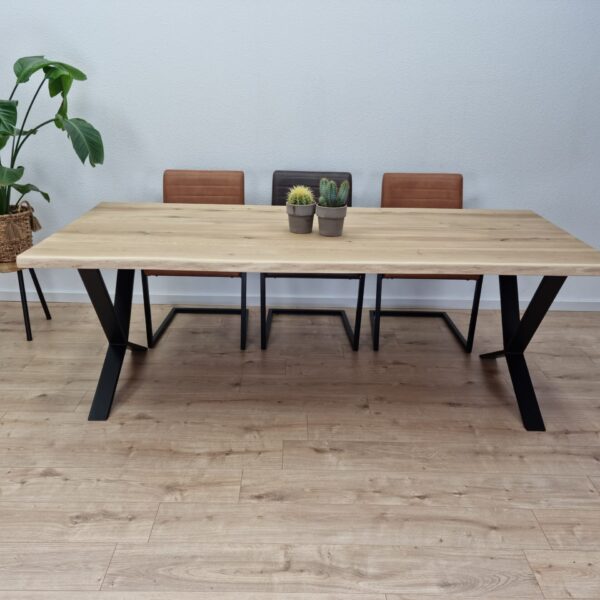 Eiken boomstam tafel met lage X-Poten