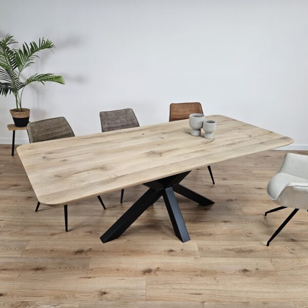 Eiken tafel met afgeronde hoeken met Matrixpoot