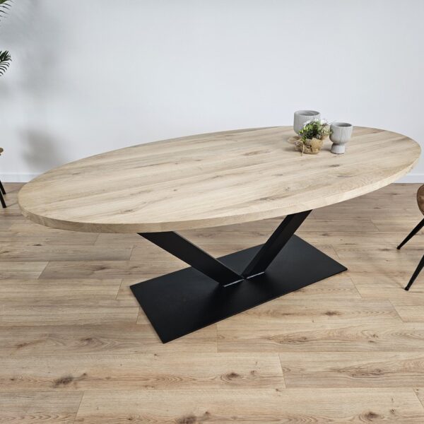 Eiken Ovale tafel met V-Poot