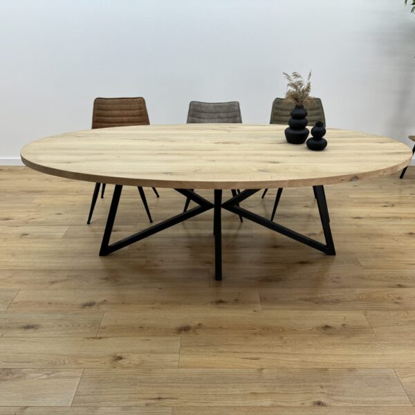 Eiken ovale tafel met X-Vlinder onderstel