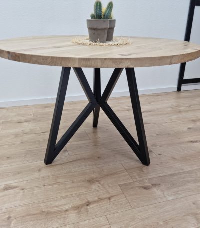 Eiken ronde tafel met vlinder onderstel